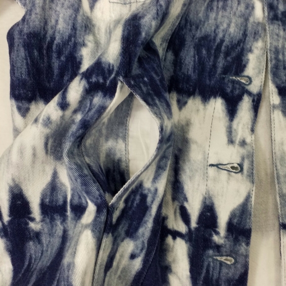 1 Bliss Lane Blue White Tie Dye Print Denim Jacket Womens Size Medium NWOT - Picture 10 of 12